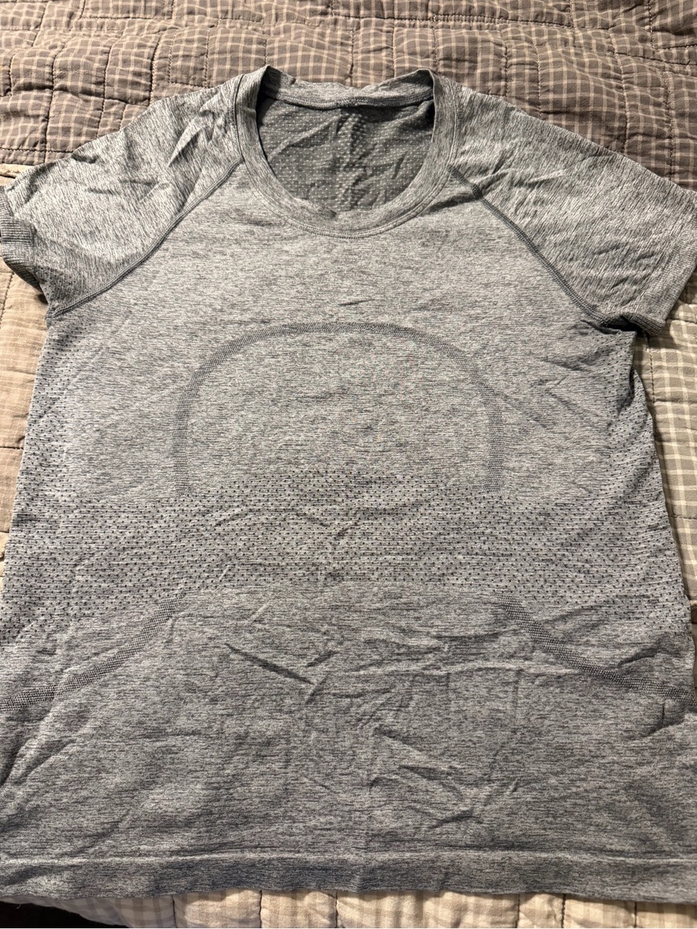 Lululemon swiftly 2.0 race length. Size 6 EUC no rips or stains.